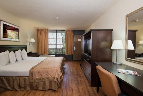 Markham House Suites Little Rock Medical Center image 15