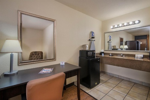 Markham House Suites Little Rock Medical Center image 16