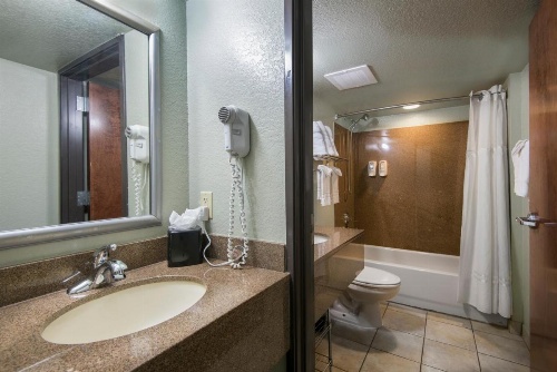 Markham House Suites Little Rock Medical Center image 24